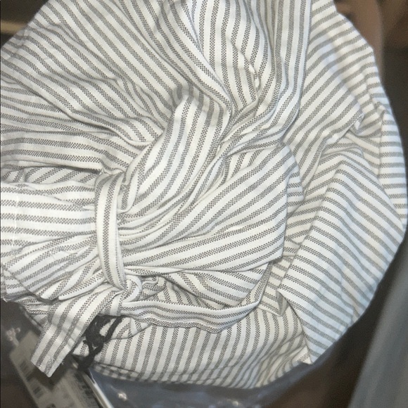 Hearth & Hand Queen Cotton Percale Sheet Set - Subtle Gray Stripes - Picture 4 of 8